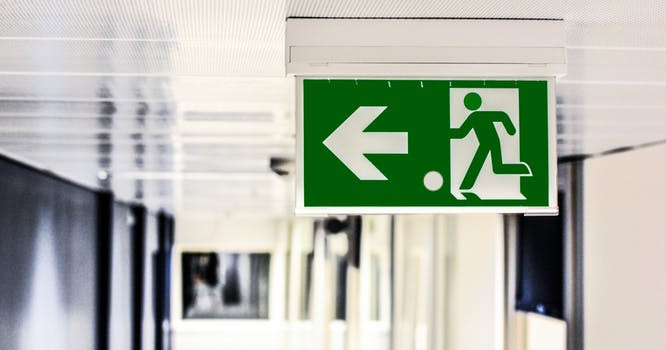 Uscita di emergenza calcio Uscita di emergenza calcio